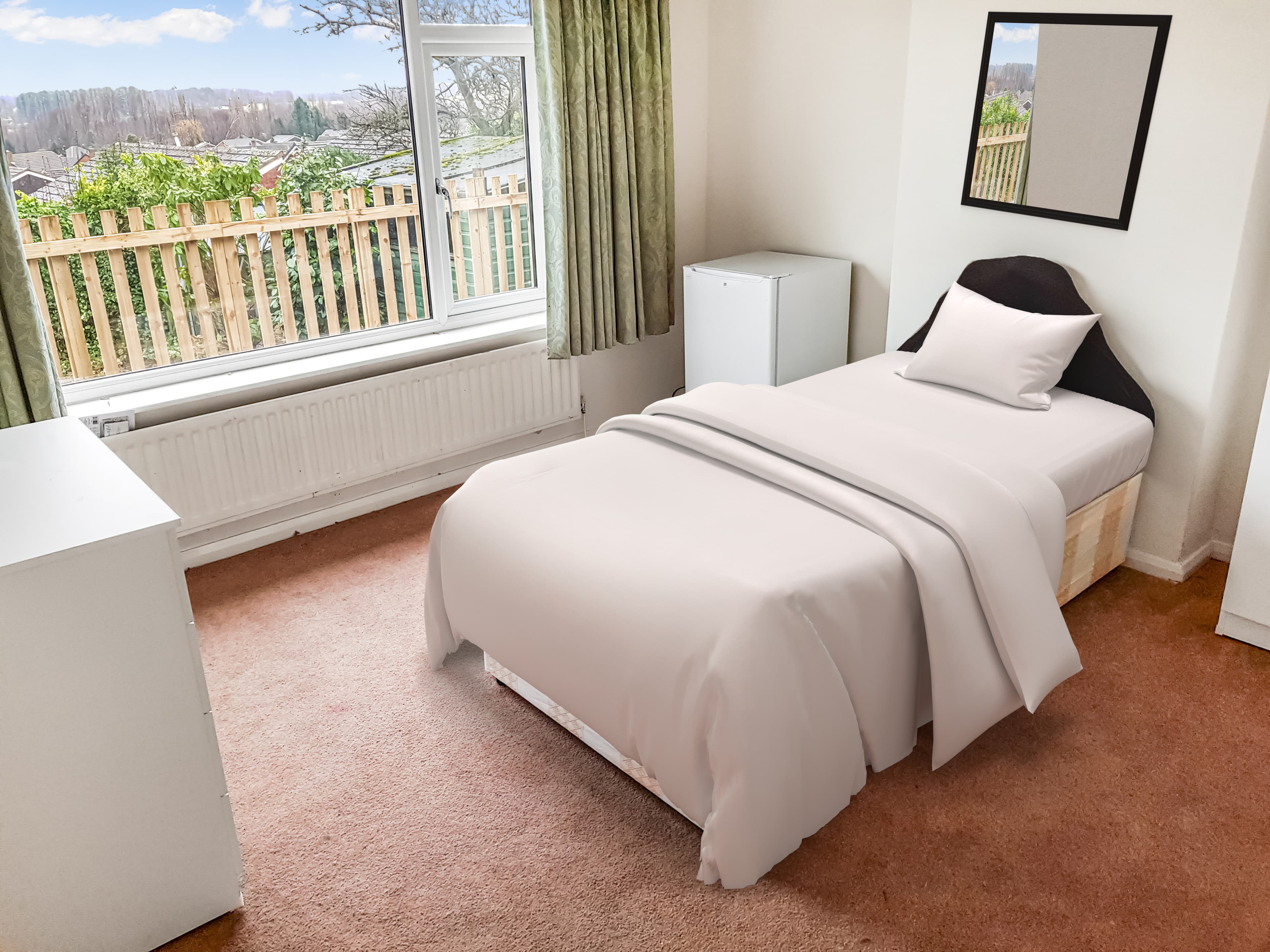 Exclusively for individuals receiving benefits – UC/PIP/LWC property photo