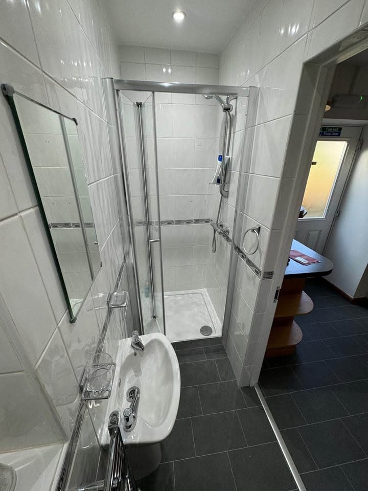 Photo of Beautiful 6 bedroom Property in Sheldon