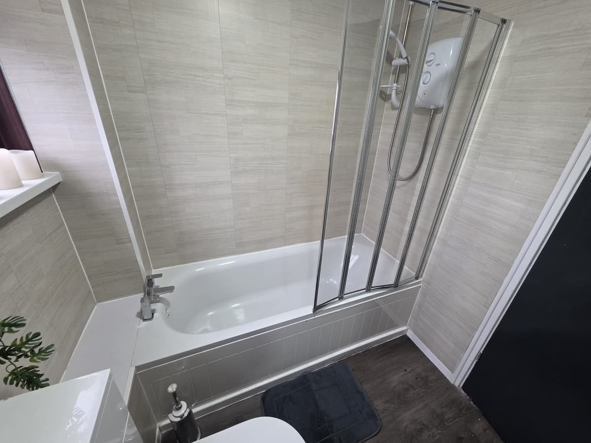 Photo of Rooms Available On Devon Rd, Rednal, B45 0NJ