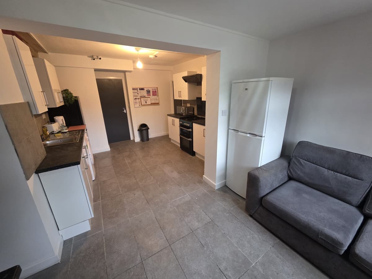 Photo of Rooms Available On Devon Rd, Rednal, B45 0NJ