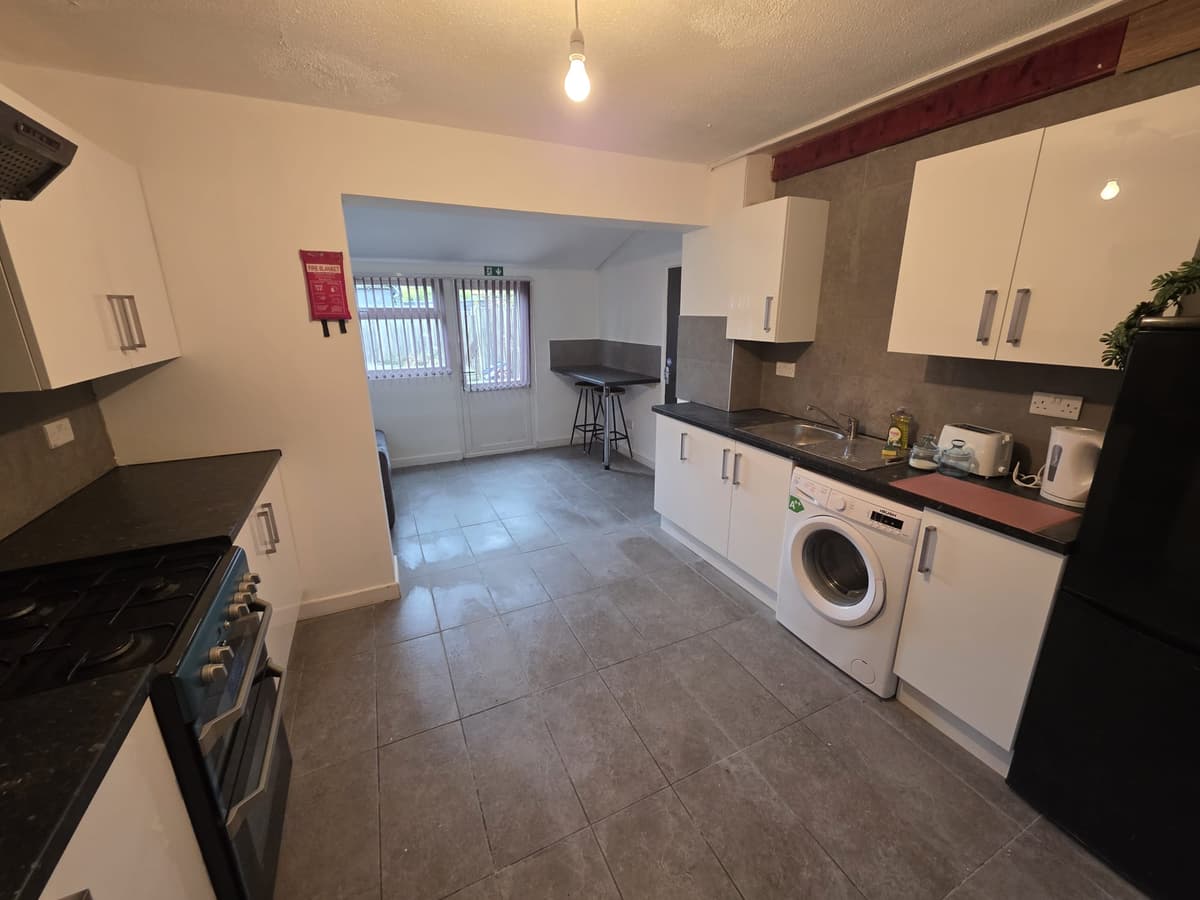 Photo of Rooms Available On Devon Rd, Rednal, B45 0NJ