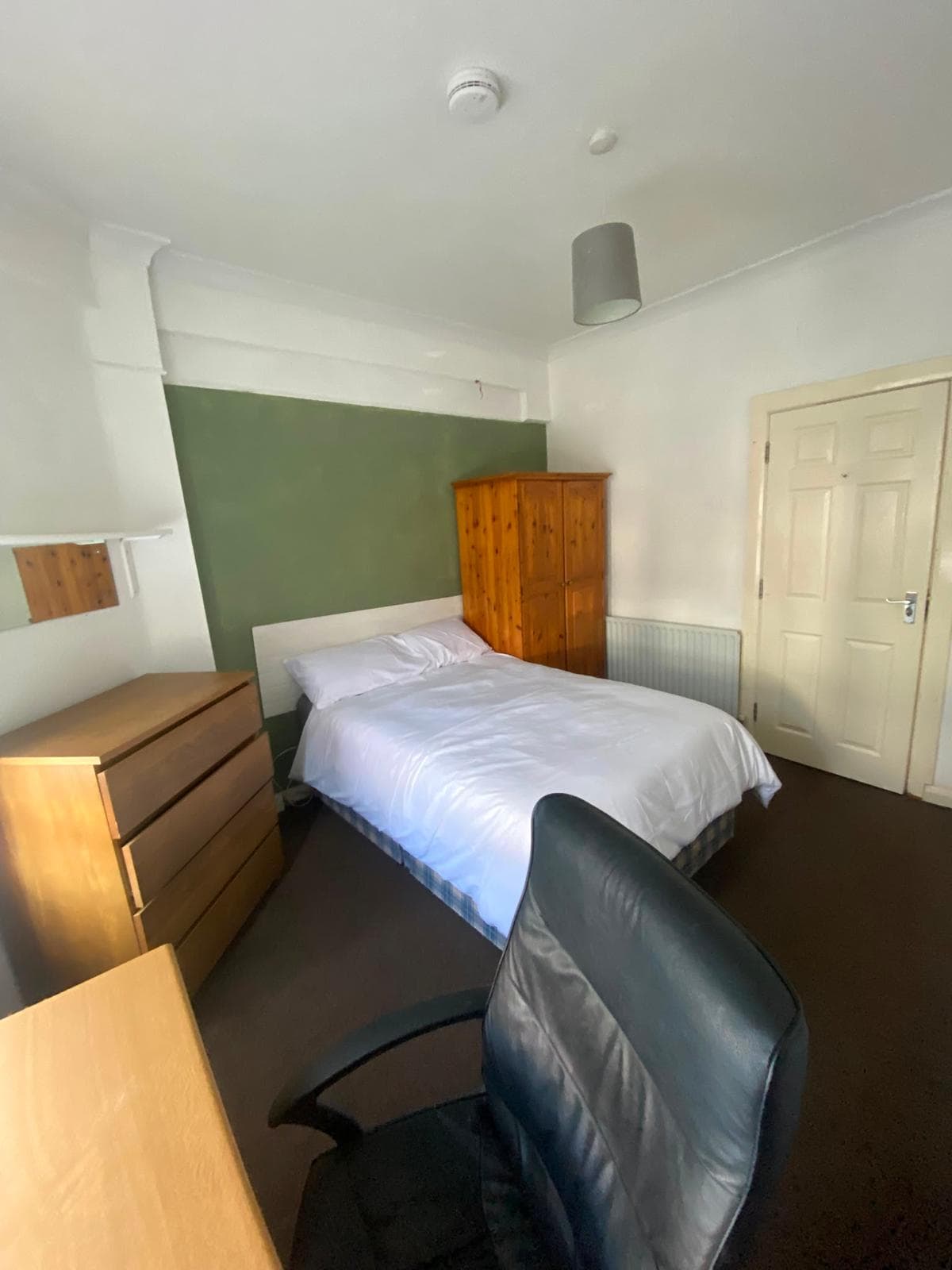 Photo of (UNIVERSAL CREDIT) FULLY FURNISHED DOUBLE ROOMS AVAILABLE