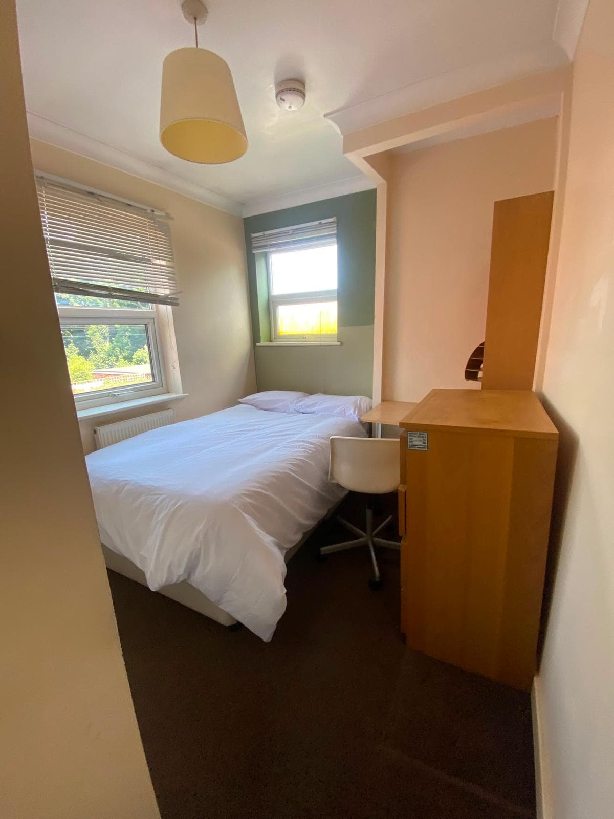 Photo of (UNIVERSAL CREDIT) FULLY FURNISHED DOUBLE ROOMS AVAILABLE