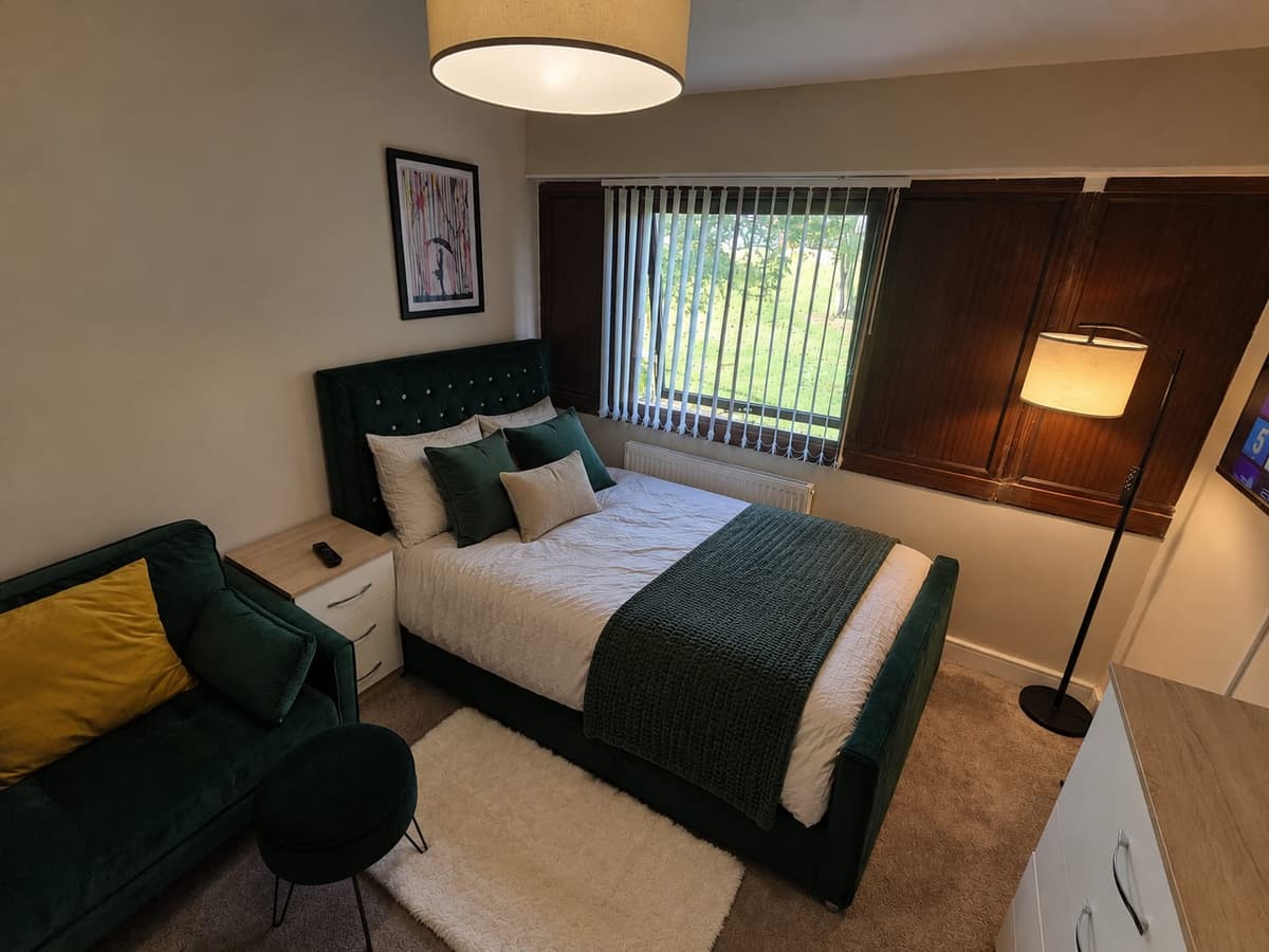 Photo of Stunning Room in B14 5PA